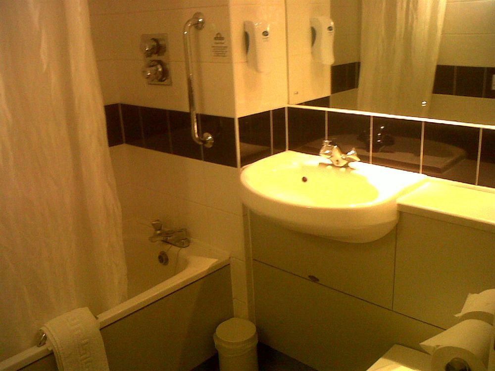 Falfield Days Inn Michaelwood M5 מראה חיצוני תמונה