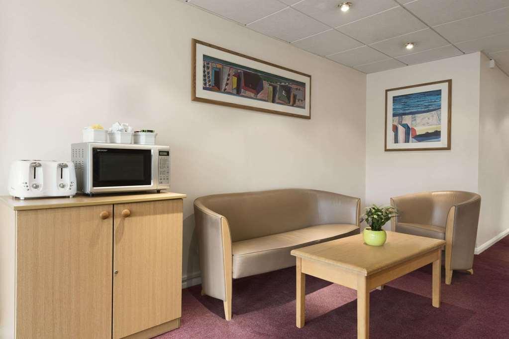 Falfield Days Inn Michaelwood M5 מראה פנימי תמונה