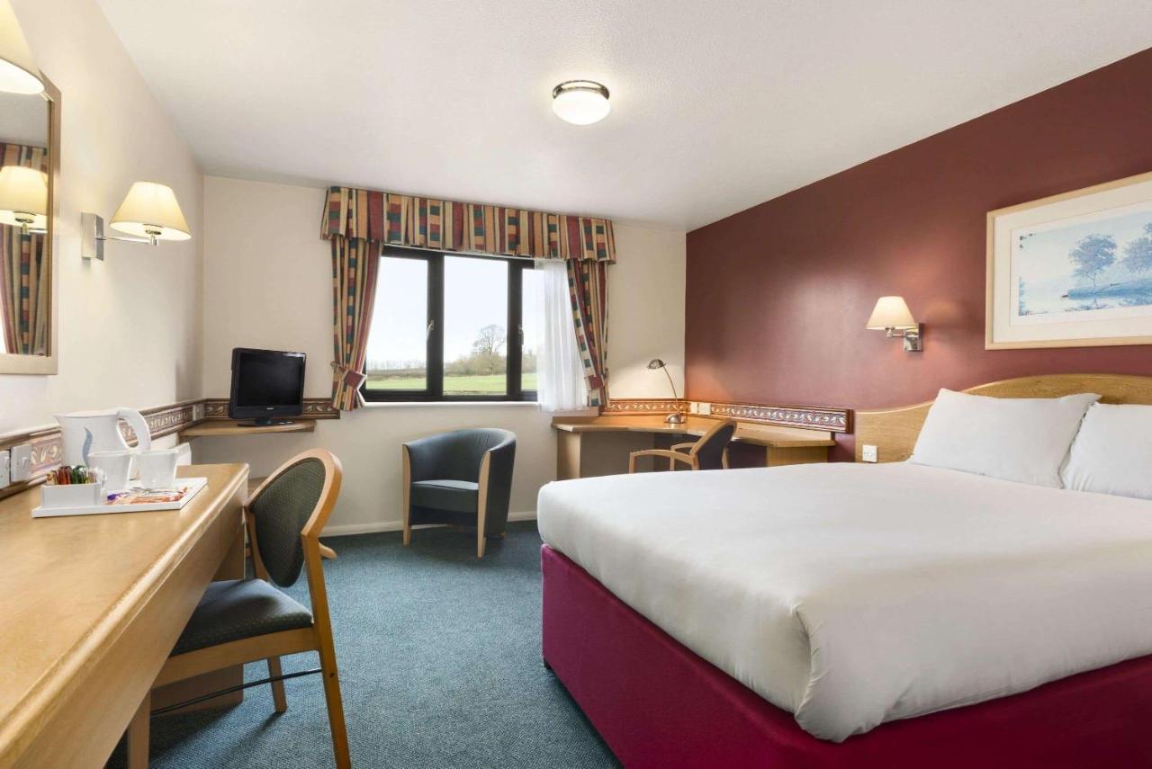 Falfield Days Inn Michaelwood M5 מראה חיצוני תמונה