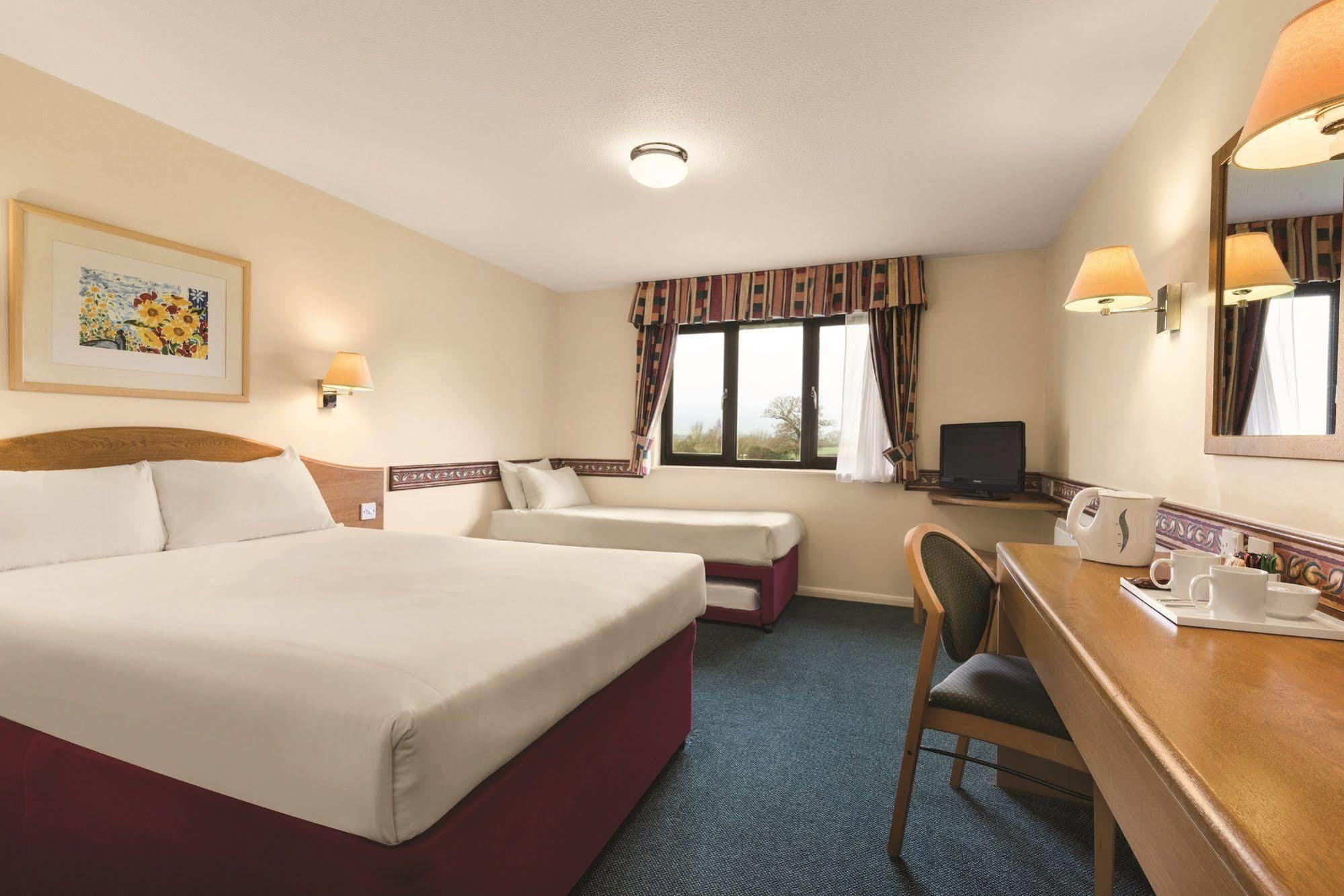Falfield Days Inn Michaelwood M5 מראה חיצוני תמונה