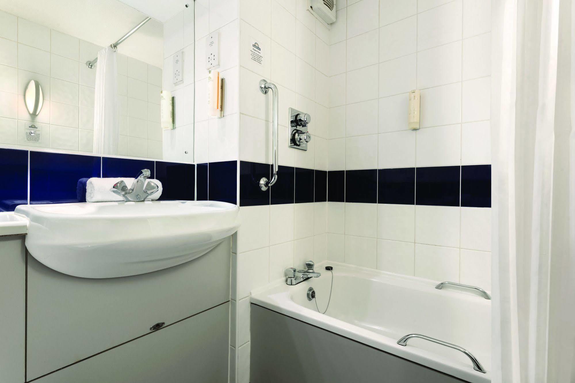 Falfield Days Inn Michaelwood M5 מראה חיצוני תמונה